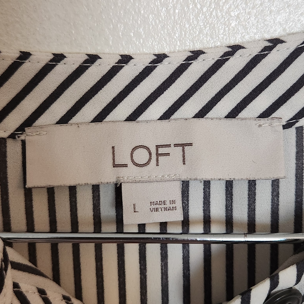 LOFT Black and White Sleeveless Button Down Blouse - Picture 4 of 5